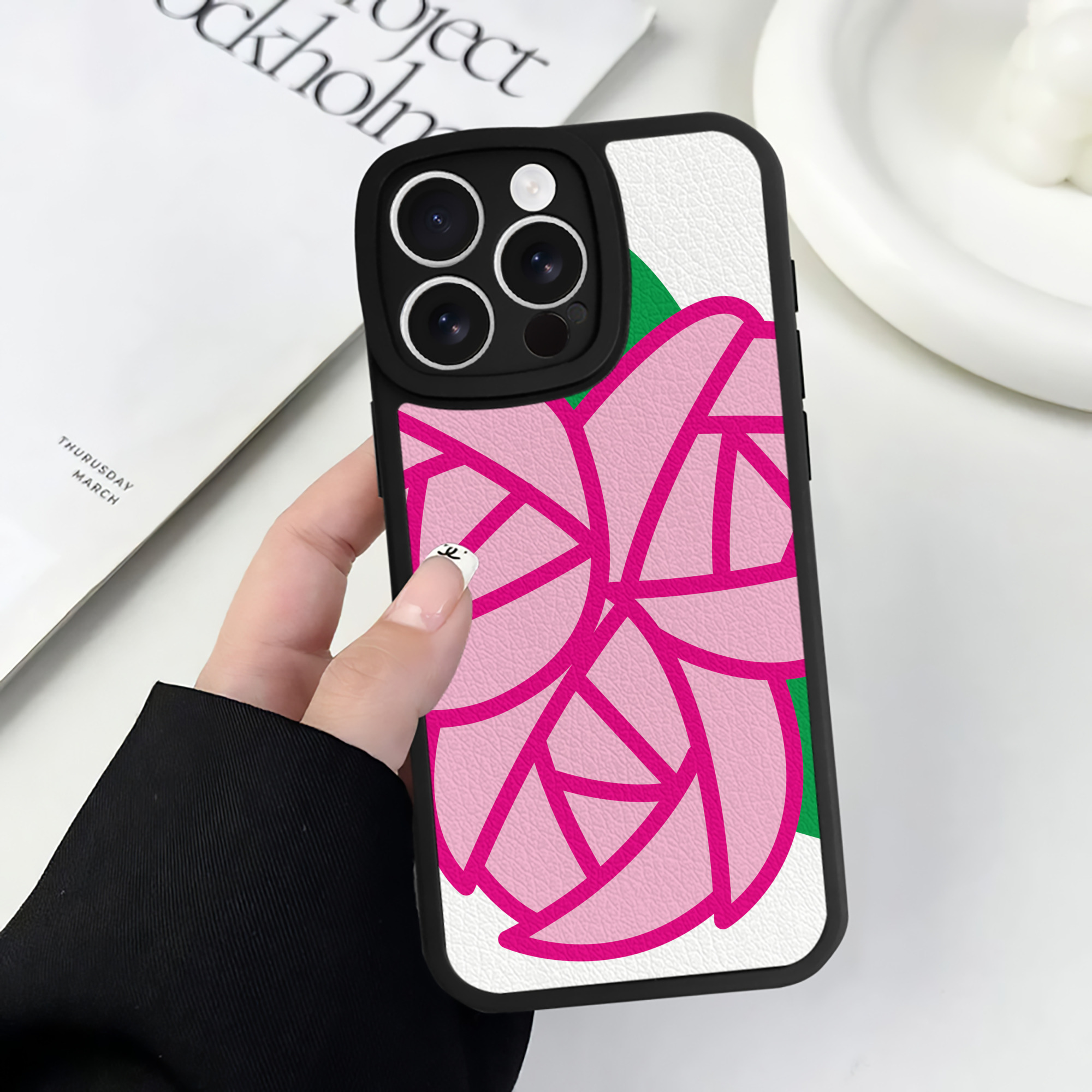 （画像用） Hello Kitty ハローキティ 【iPhone 16シリーズ対応】シリコンスマホケース（レザー調） 材質：シリコン